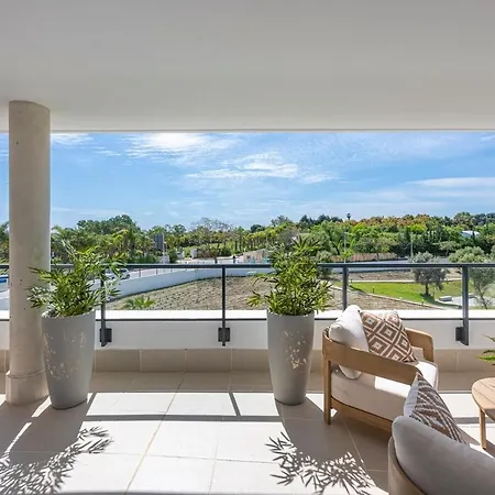 Modern And Bright 2 Bedroom Apt, Swimming Pool And Gym Apartament Estepona