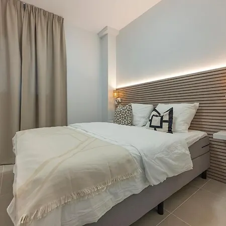 Modern And Bright 2 Bedroom Apt, Swimming Pool And Gym Appartamento Estepona