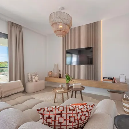 Apartment Modern And Bright 2 Br Apt, Swimming Pool And Gym *