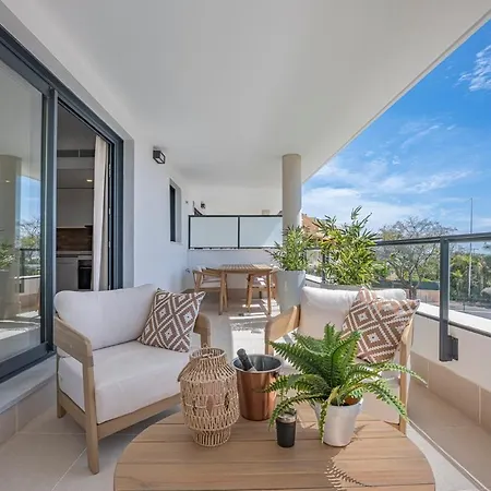 Modern And Bright 2 Br Apt, Swimming Pool And Gym *