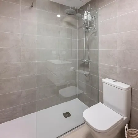 Modern And Bright 2 Br Apt, Swimming Pool And Gym Apartment *
