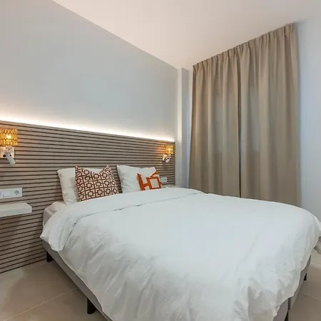 Apartment Modern And Bright 2 Br Apt, Swimming Pool And Gym
