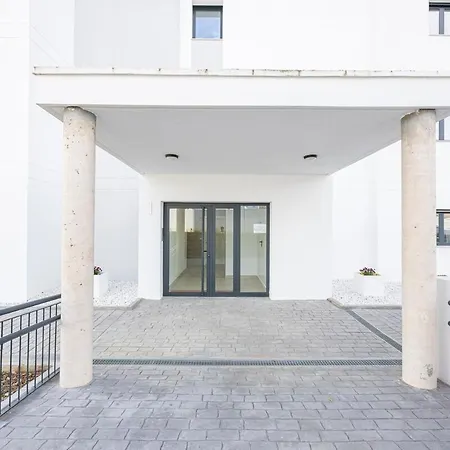Modern And Bright 2 Br Apt, Swimming Pool And Gym * Estepona