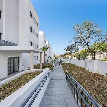 Modern And Bright 2 Br Apt, Swimming Pool And Gym *