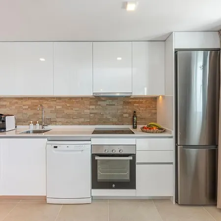 Modern And Bright 2 Br Apt, Swimming Pool And Gym Apartment *