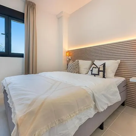 Modern And Bright 2 Br Apt, Swimming Pool And Gym Apartment Estepona