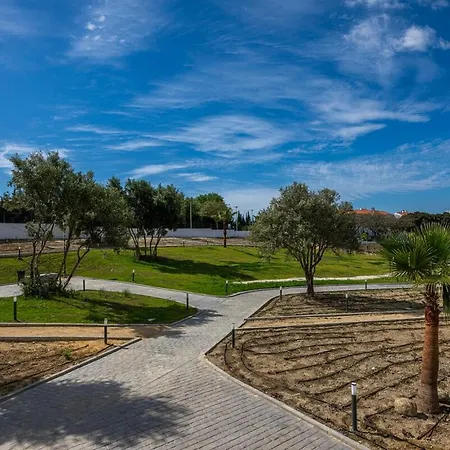 Modern And Bright 2 Br Apt, Swimming Pool And Gym *