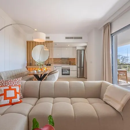 Modern And Bright 2 Br Apt, Swimming Pool And Gym Apartment Estepona