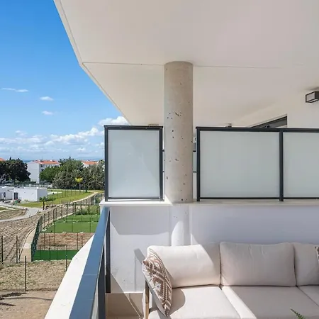 Modern And Bright 2 Br Apt, Swimming Pool And Gym Apartment *