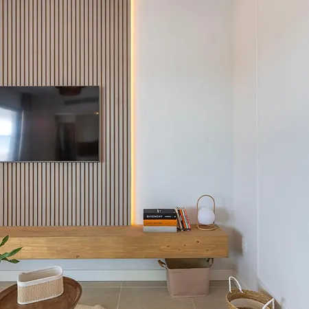 Modern And Bright 2 Br Apt, Swimming Pool And Gym *