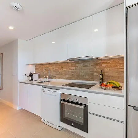 Apartment Modern And Bright 2 Br Apt, Swimming Pool And Gym *