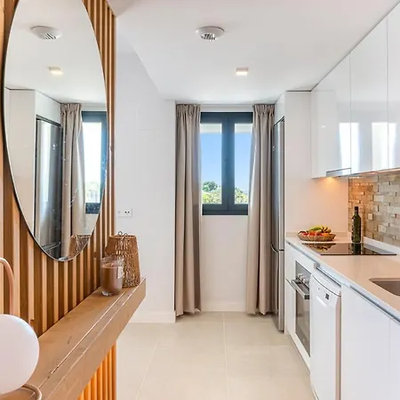 Modern And Bright 2 Br Apt, Swimming Pool And Gym *