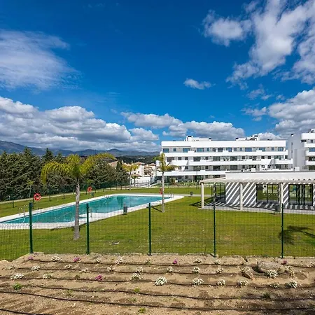 Modern And Bright 2 Br Apt, Swimming Pool And Gym *
