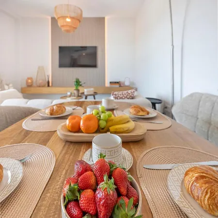 Modern And Bright 2 Br Apt, Swimming Pool And Gym Estepona