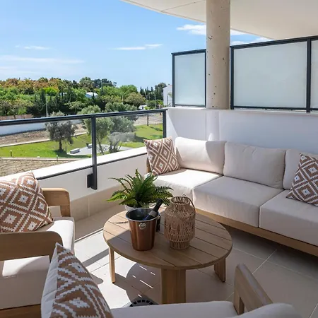 Modern And Bright 2 Br Apt, Swimming Pool And Gym *