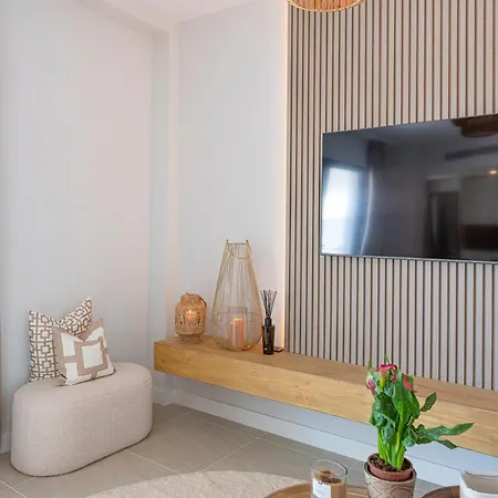 Modern And Bright 2 Br Apt, Swimming Pool And Gym Apartment
